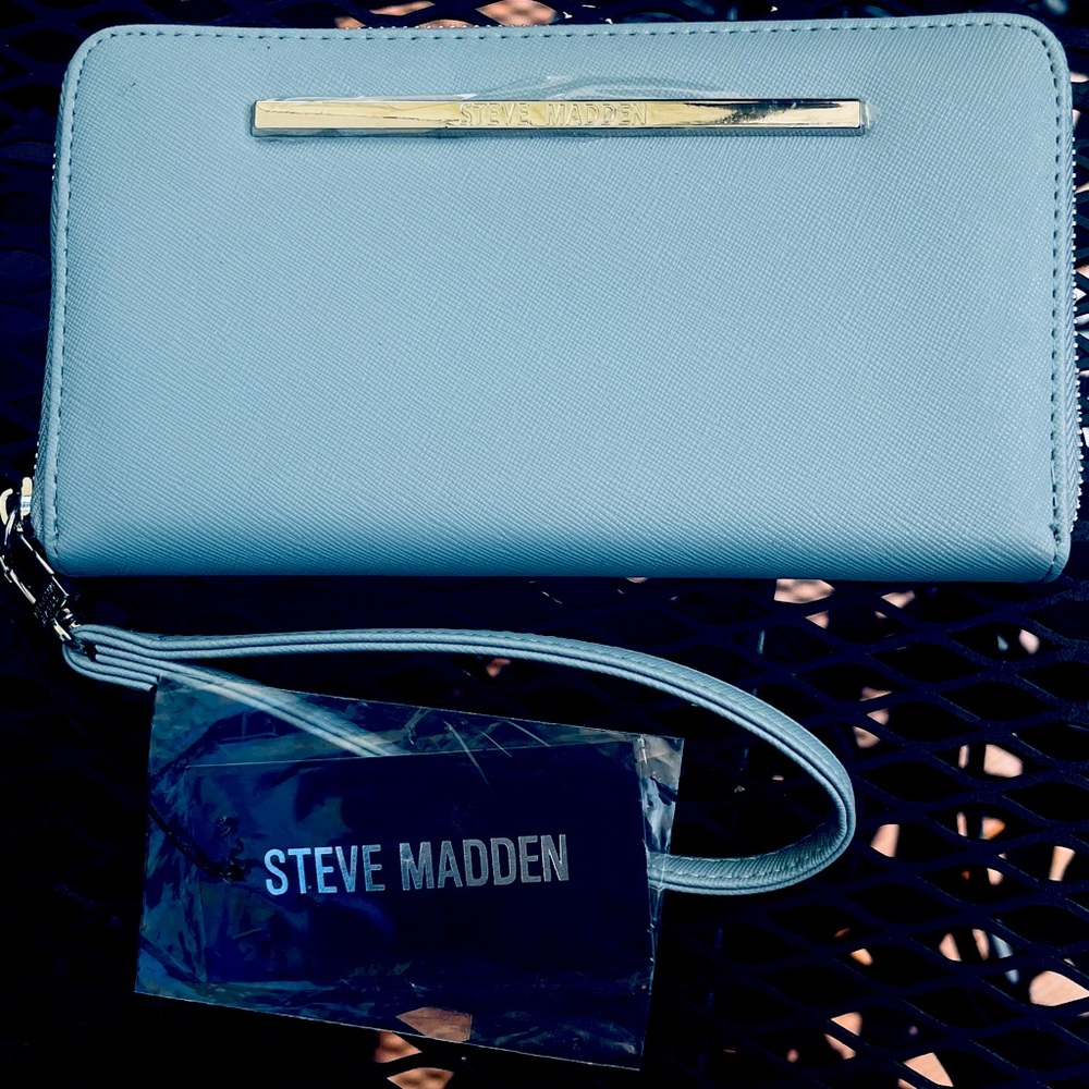 ✨ New with Tags! Steve Madden Sky Blue Wristlet Purse ✨